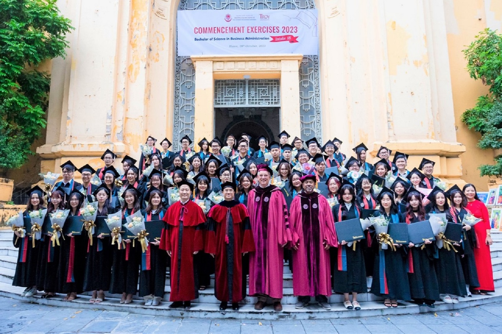 Hình ảnh tốt nghiệp